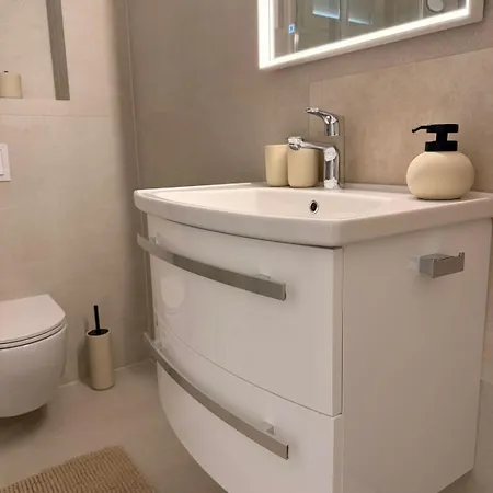 Grand Romansa - A New Apartment, Walking Distance To The *