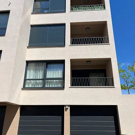 Grand Romansa - A New Apartment, Walking Distance To The *