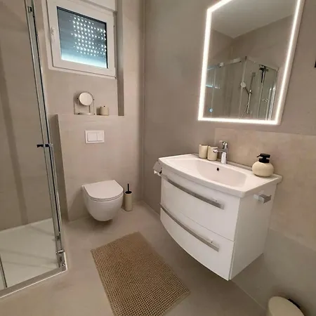 아파트 Grand Romansa - A New Apartment, Walking Distance To The