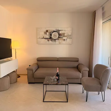 Grand Romansa - A New Apartment, Walking Distance To The 아파트 *