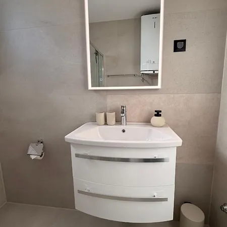 Grand Romansa - A New Apartment, Walking Distance To The 아파트 *
