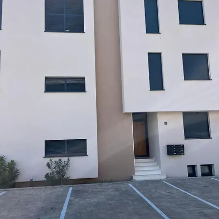 아파트 Grand Romansa - A New Apartment, Walking Distance To The *