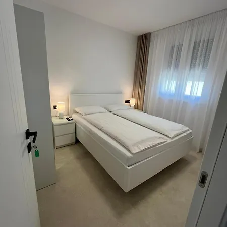 Grand Romansa - A New Apartment, Walking Distance To The